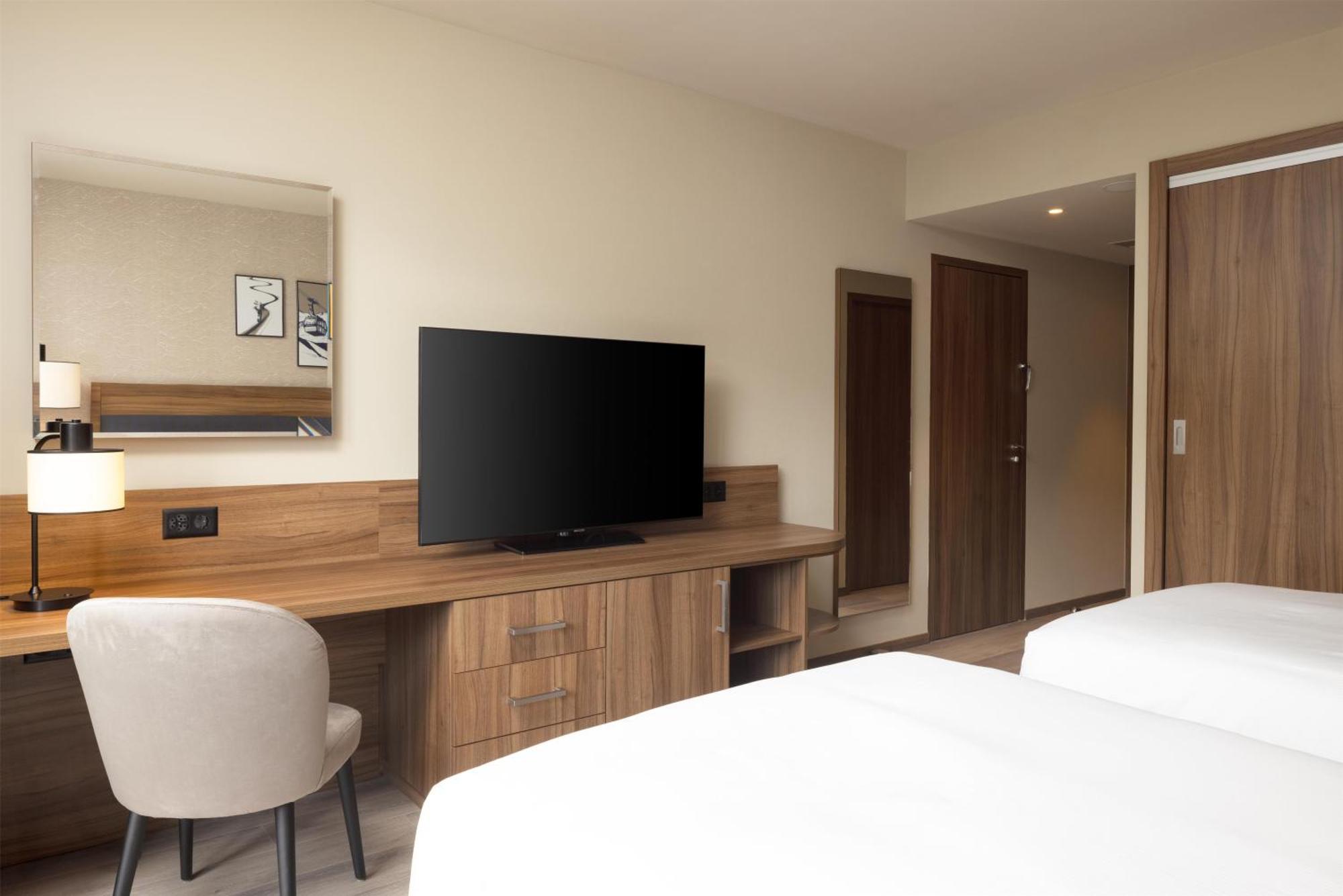 Connecting Queen Family Room