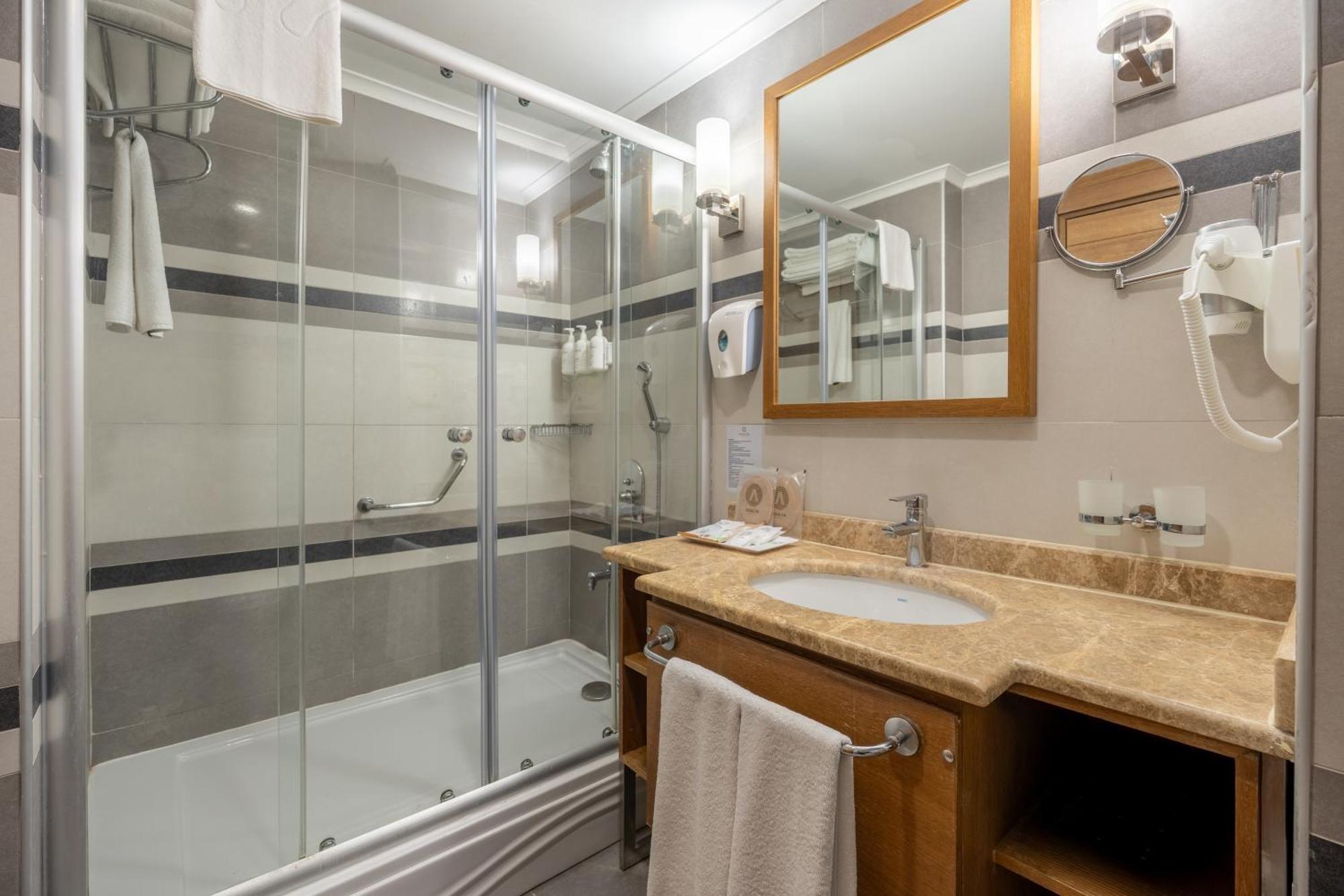 Double or Twin Room with Land View