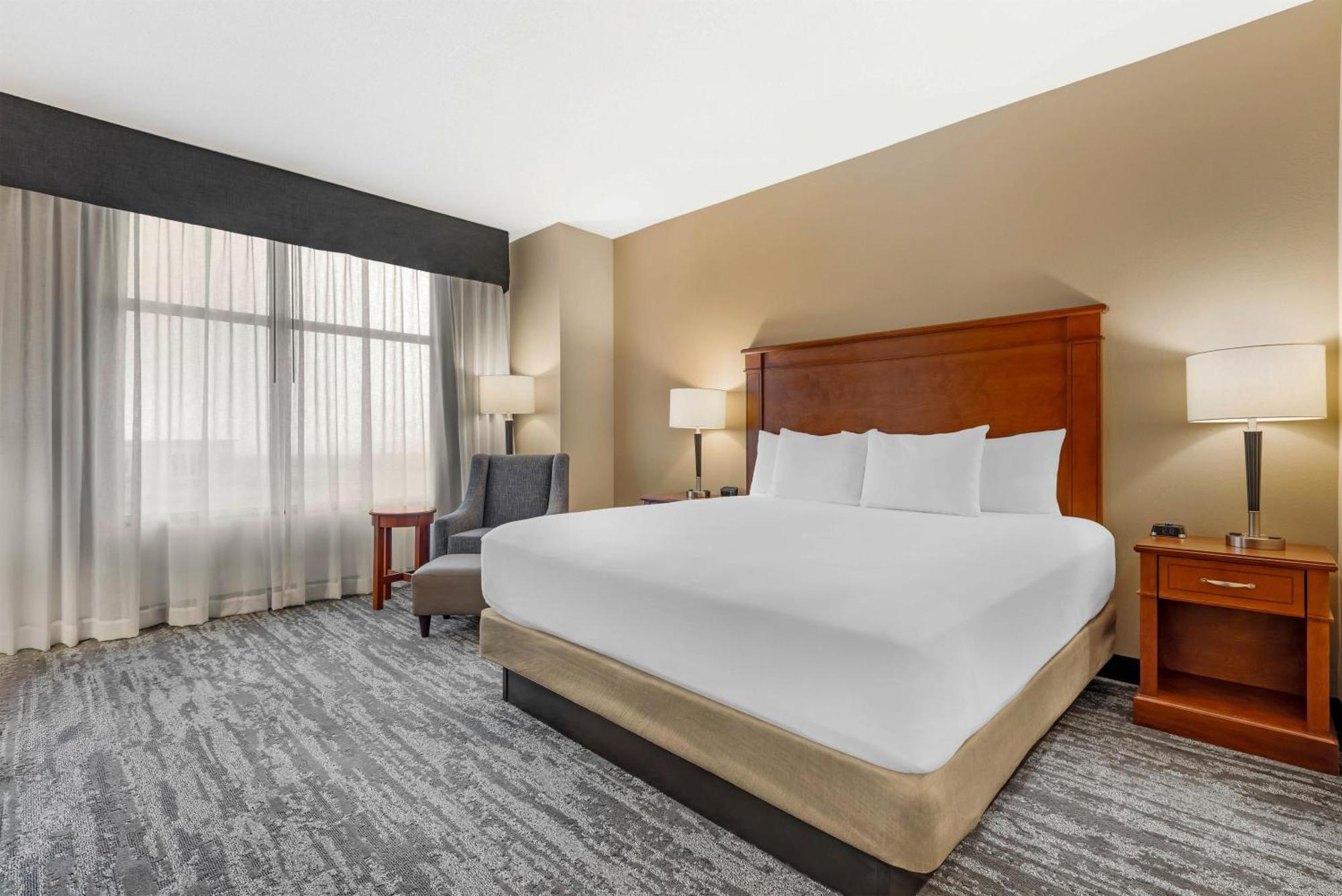 Deluxe King Room - High Floor