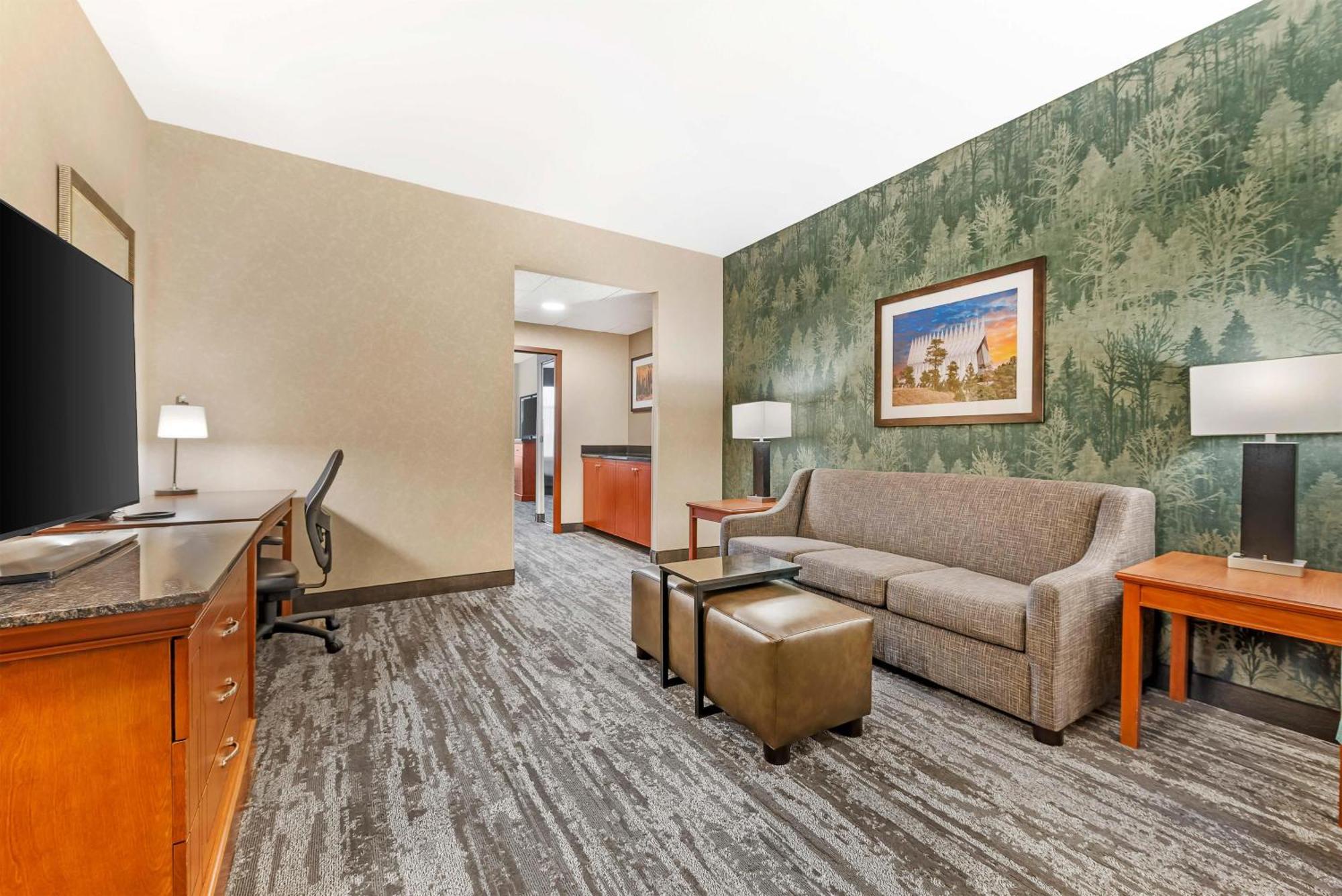 Queen Suite with Two Queen Beds and Sofa Bed - High Floor