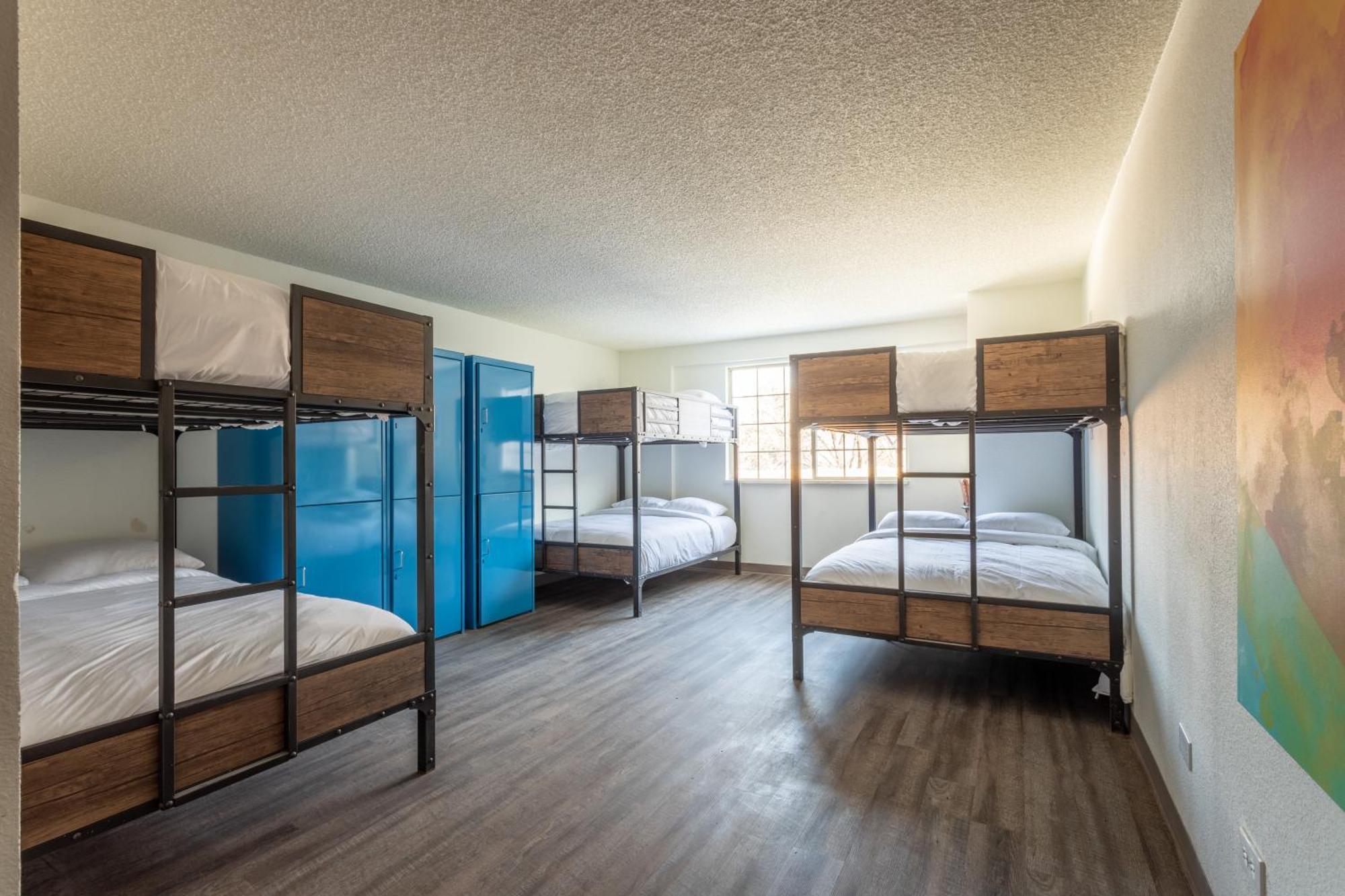 Explorer Room with Three Queen Bunk Beds - Non-Smoking