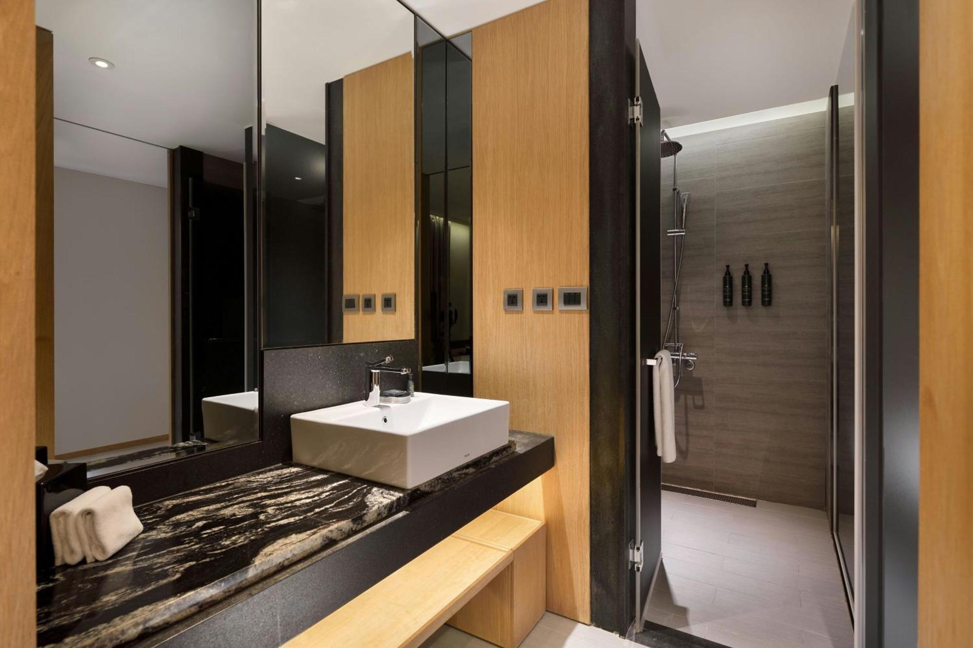 Aloft King Room