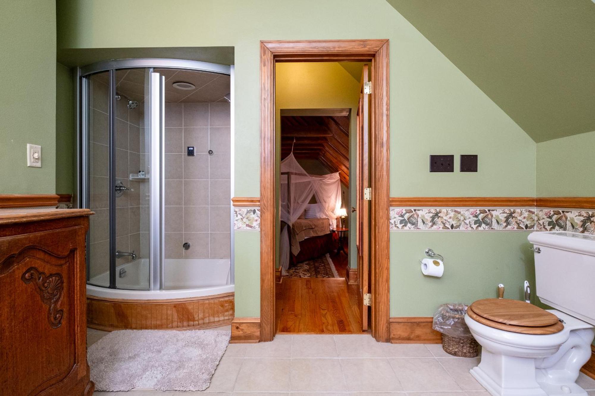 Hemmingway Spa Suite