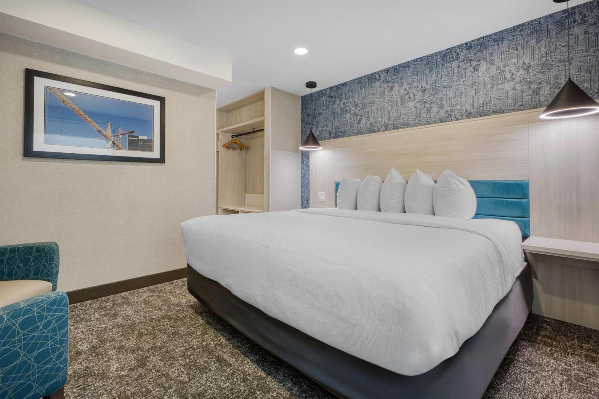 One-Bedroom King Suite with Fireplace, Living Room, Kitchenette and Shower - Non-Smoking