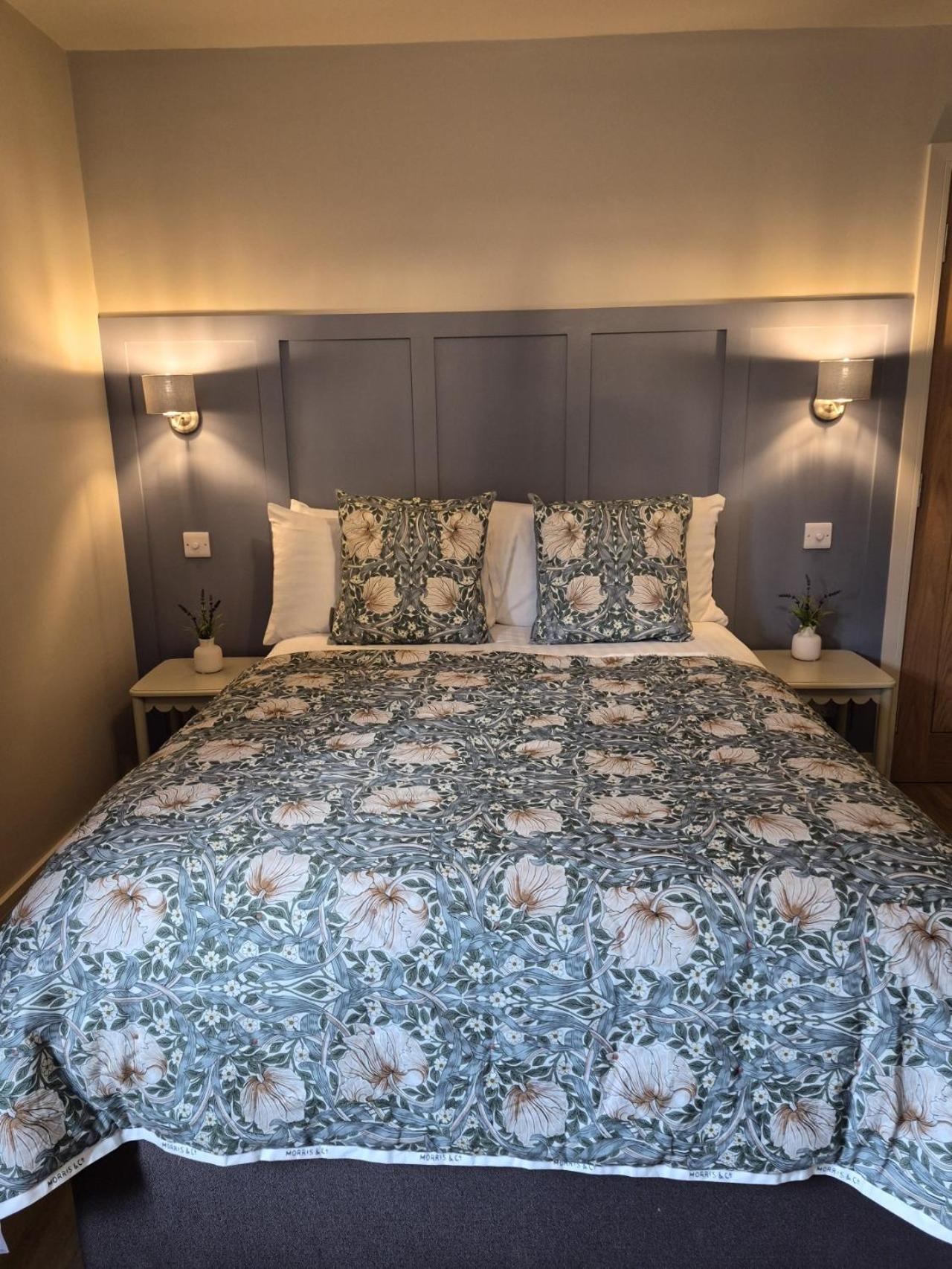 Twin Room with Private Bathroom