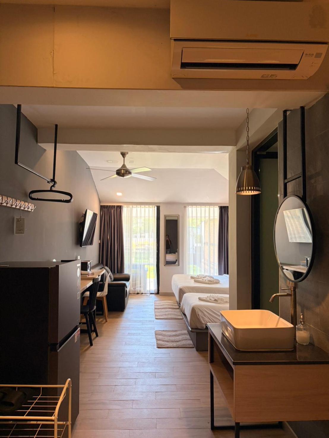 Deluxe Family Room