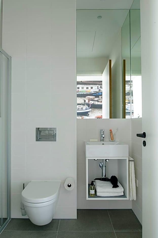 Three-Bedroom Apartment with River View
