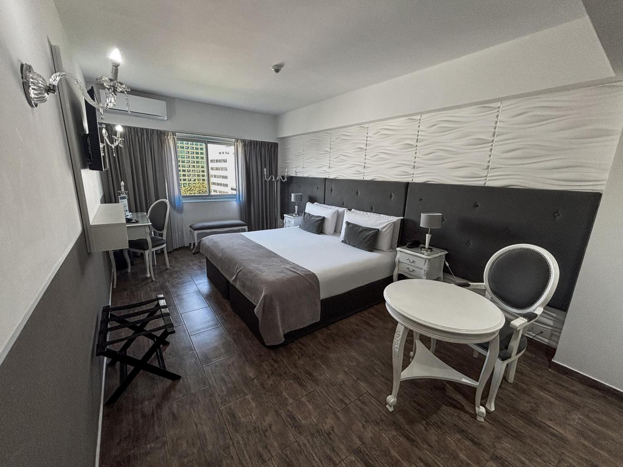 Large Double or Twin Room