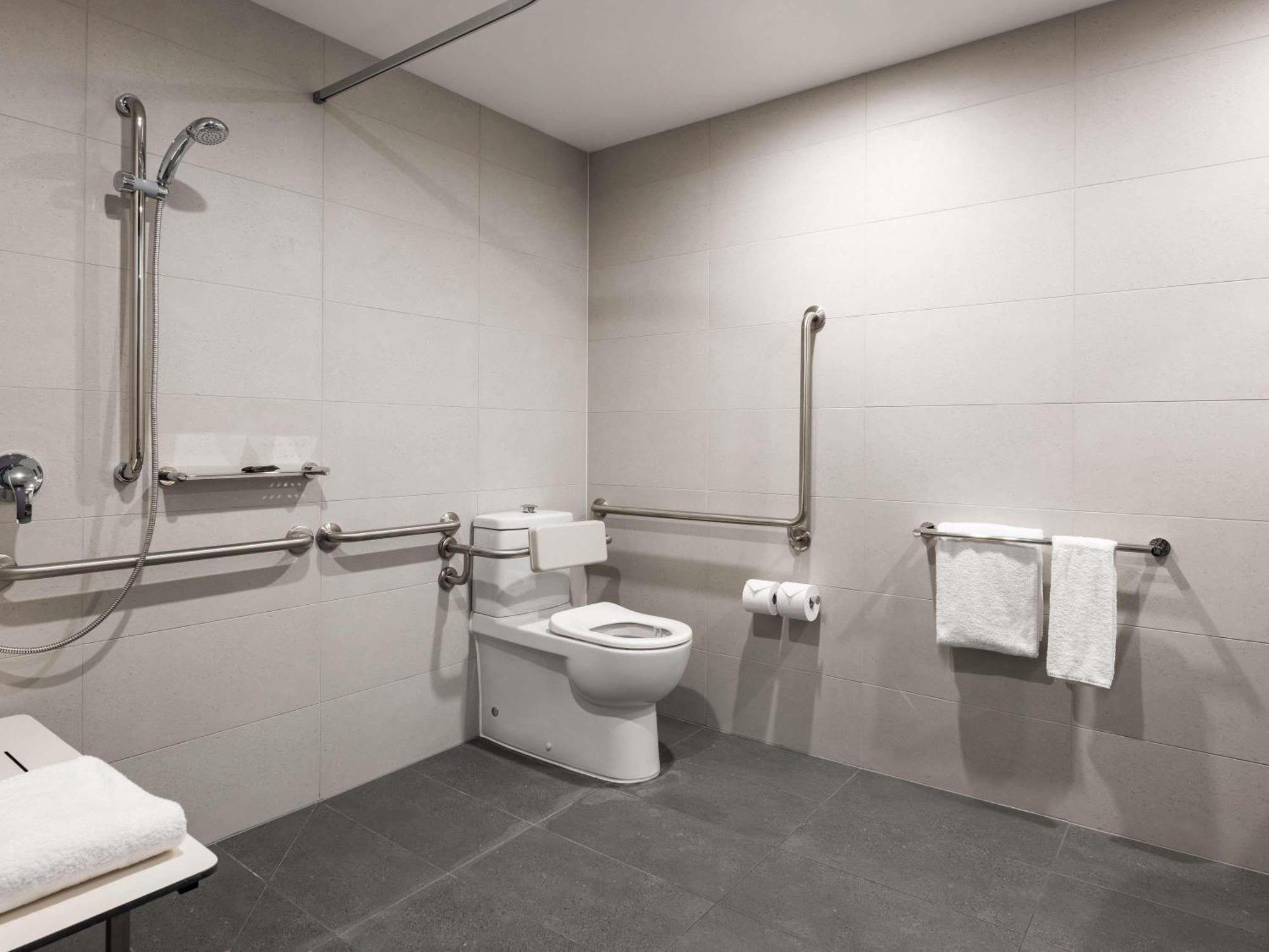 Accessible Deluxe King Room