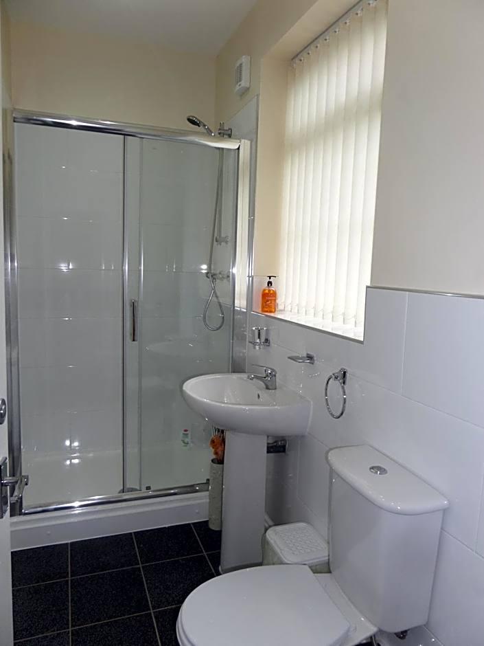 Quadruple Room Shower