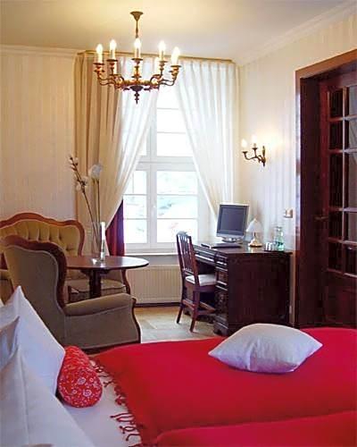 Family Room (3 Adults)