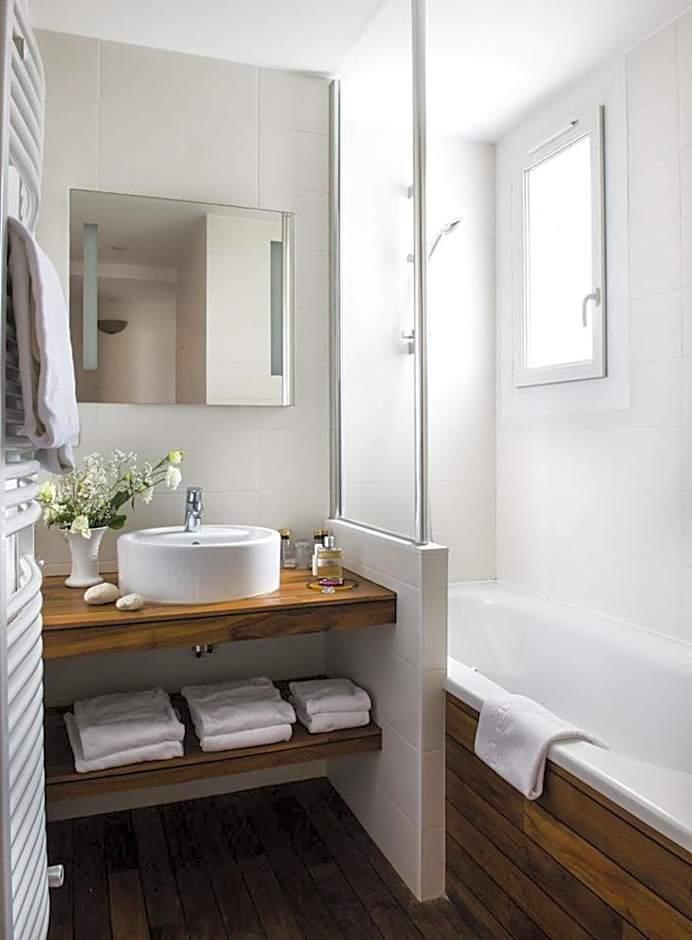 Chambre Double Confortable avec Terrasse Latérale