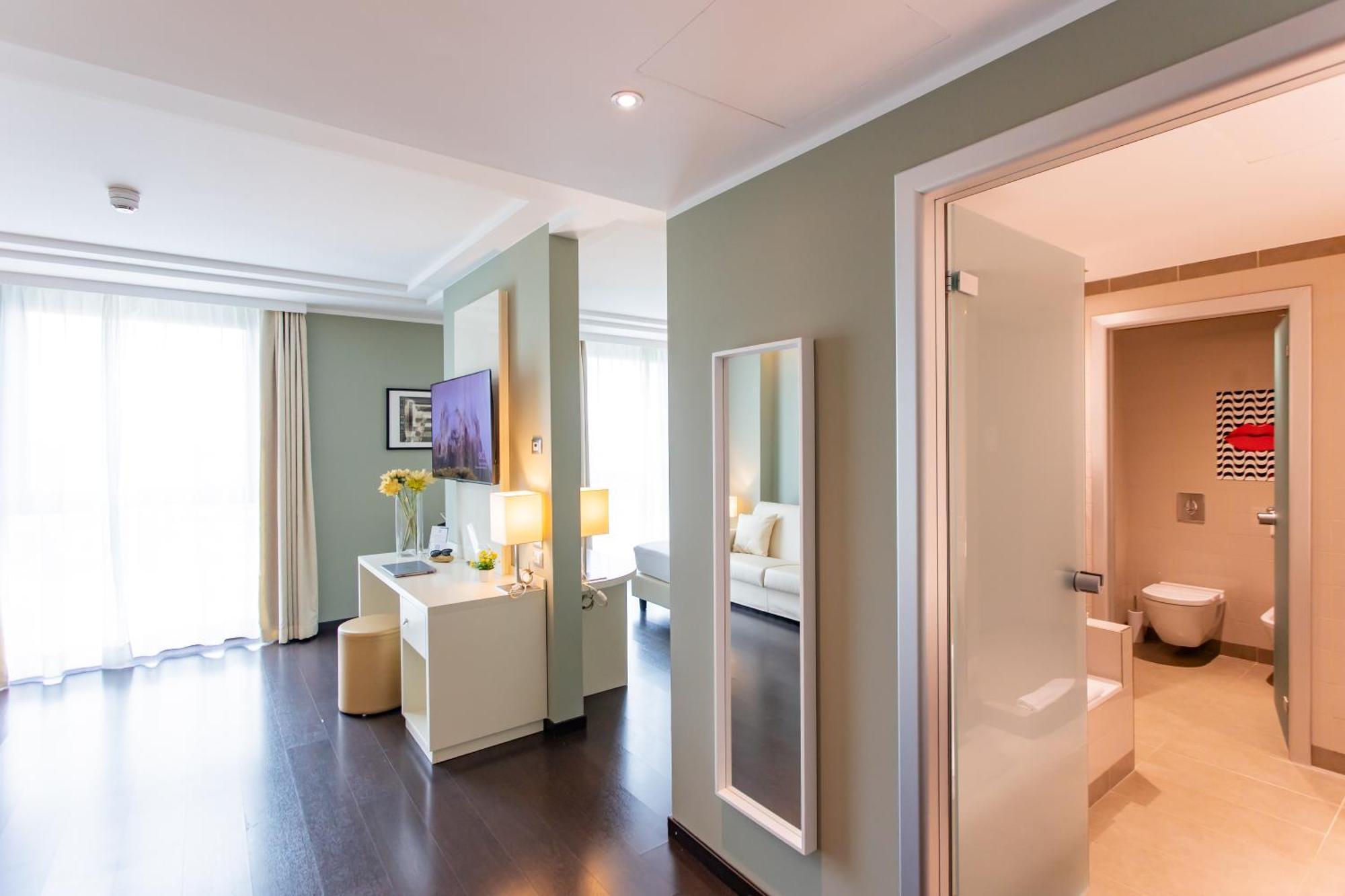 Suite with Garden View