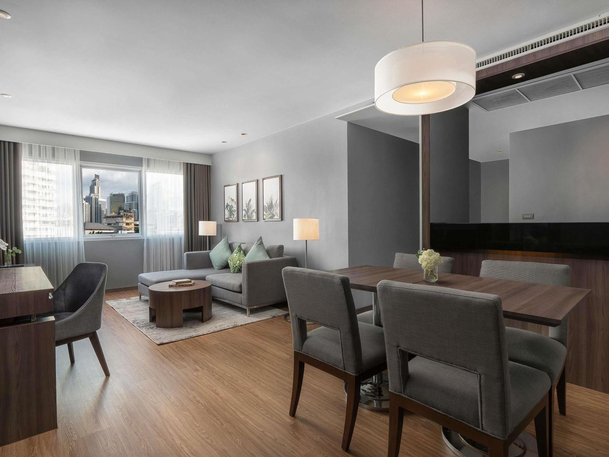 Executive One-Bedroom Apartment One King Bed
