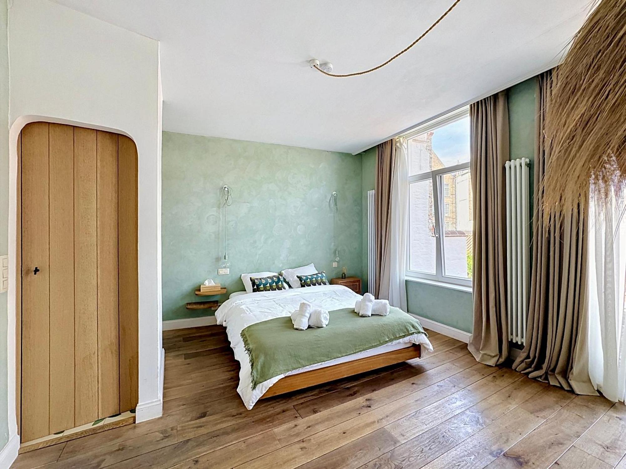 Deluxe Queen Room