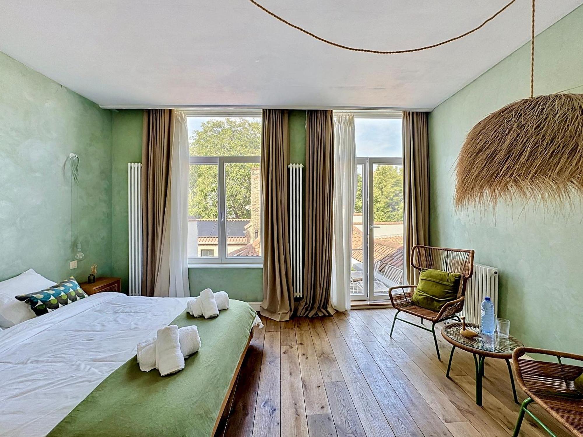 Deluxe Queen Room