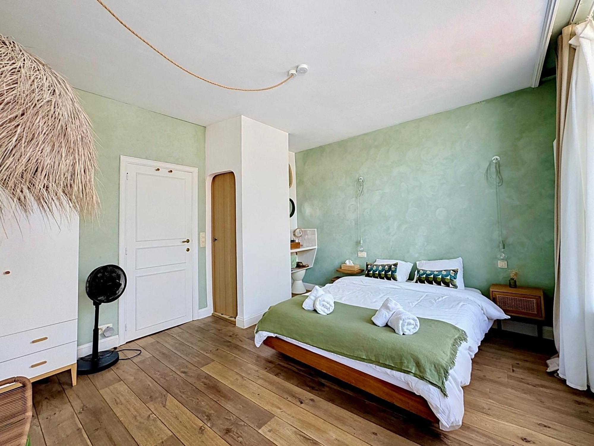 Deluxe Queen Room
