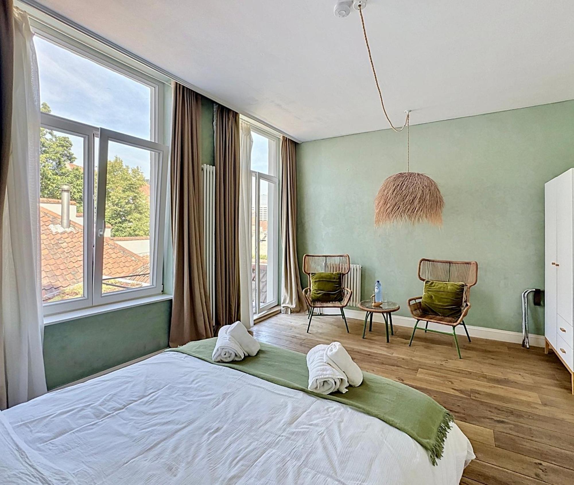 Deluxe Queen Room