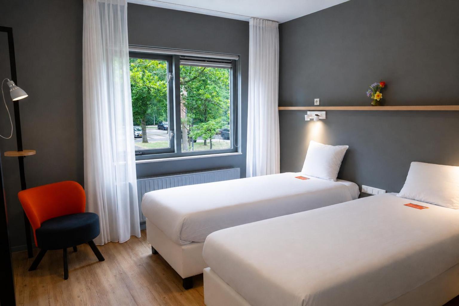 Tweepersoonskamer met 2 Aparte Bedden