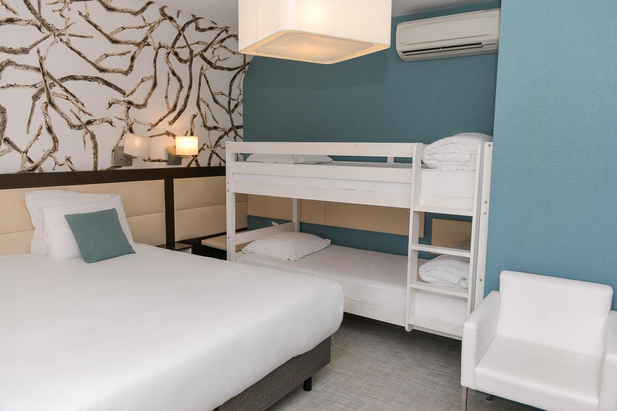 Quintuple Room