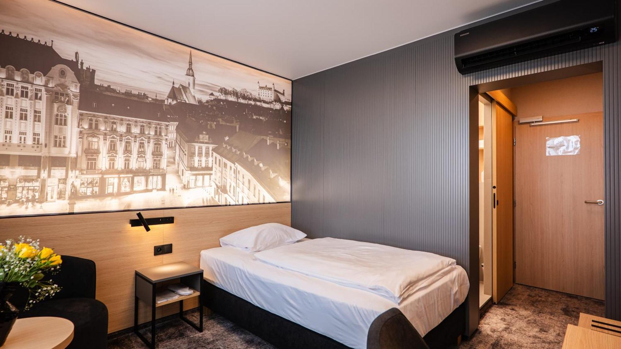 Deluxe Single Room