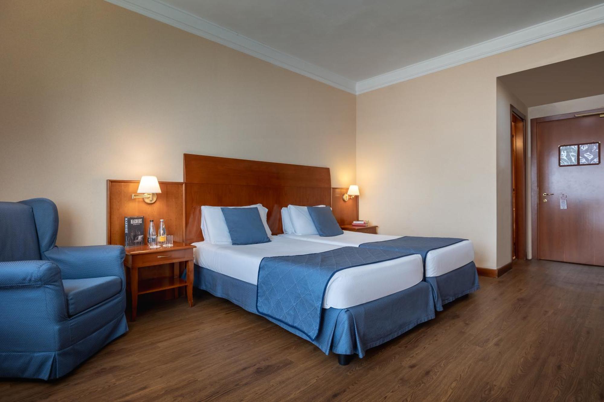 Quarto com 2 Camas de Solteiro