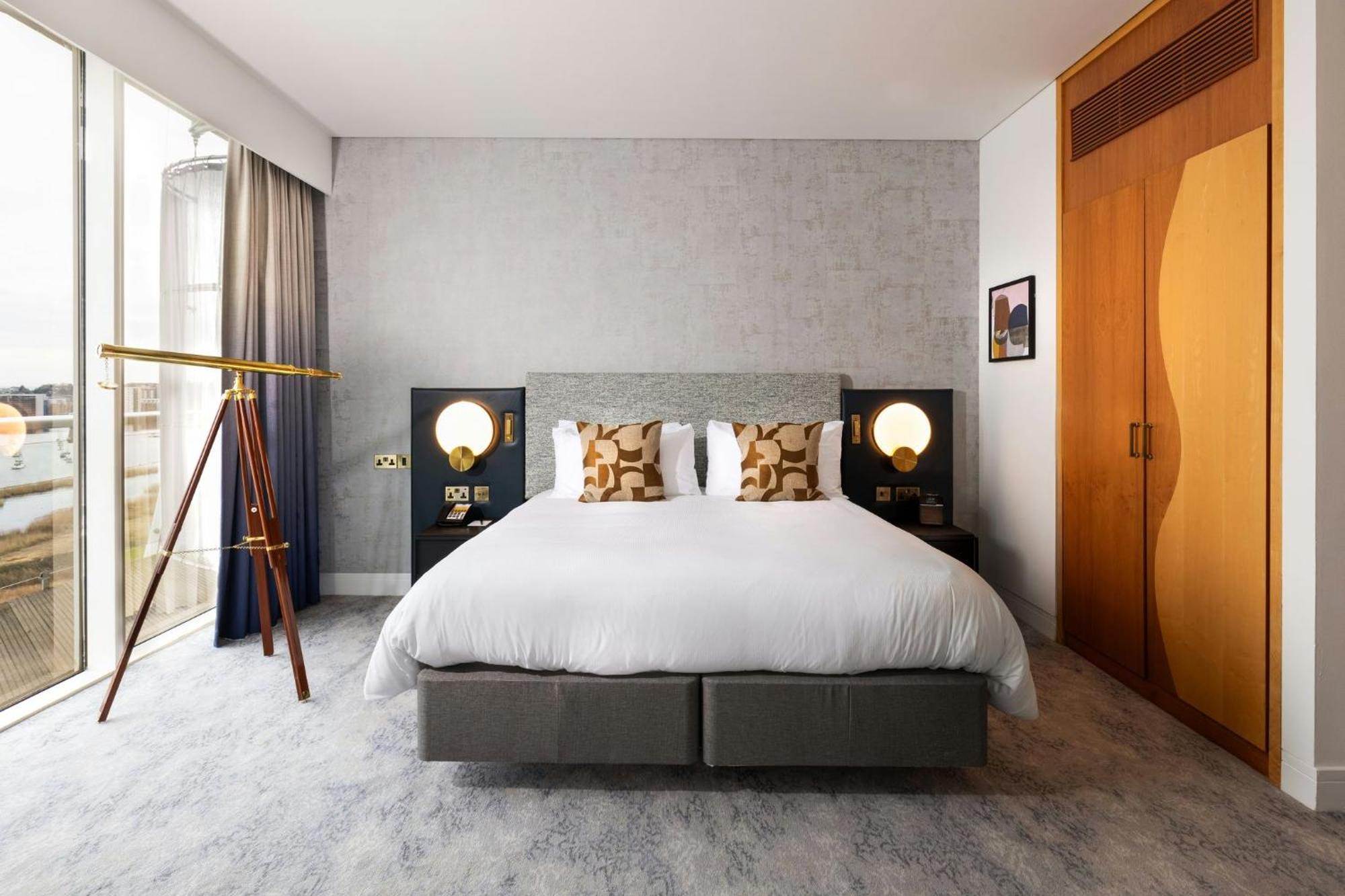 Super King Suite with Harbour and Bay View - Tiger Bay