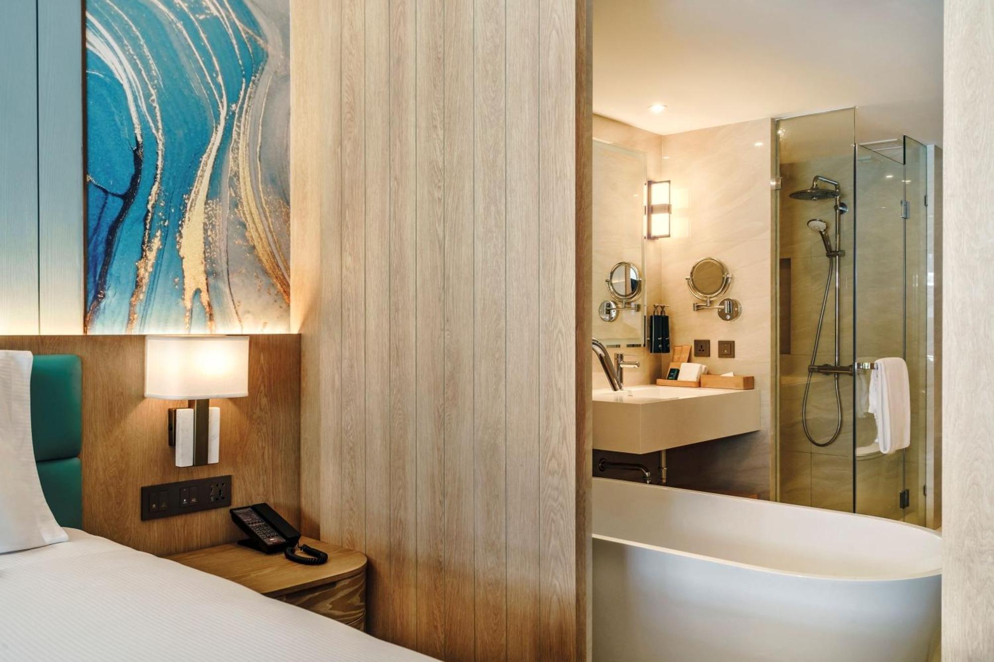 Deluxe Zimmer mit Kingsize-Bett – Poolseite