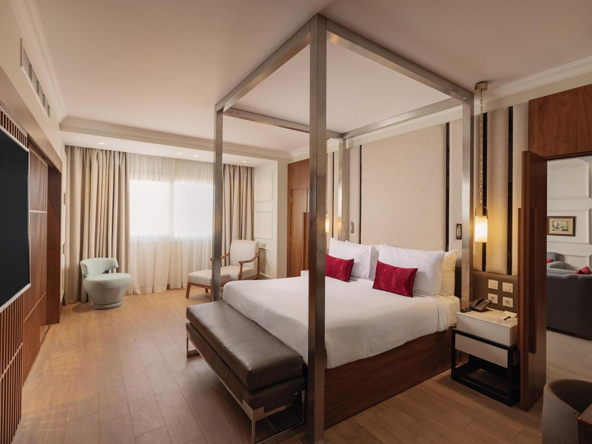 Deluxe Suite