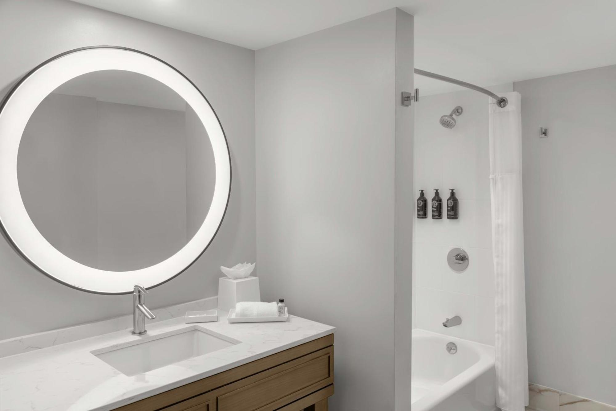 Deluxe Queen Room Two Queen Beds City View