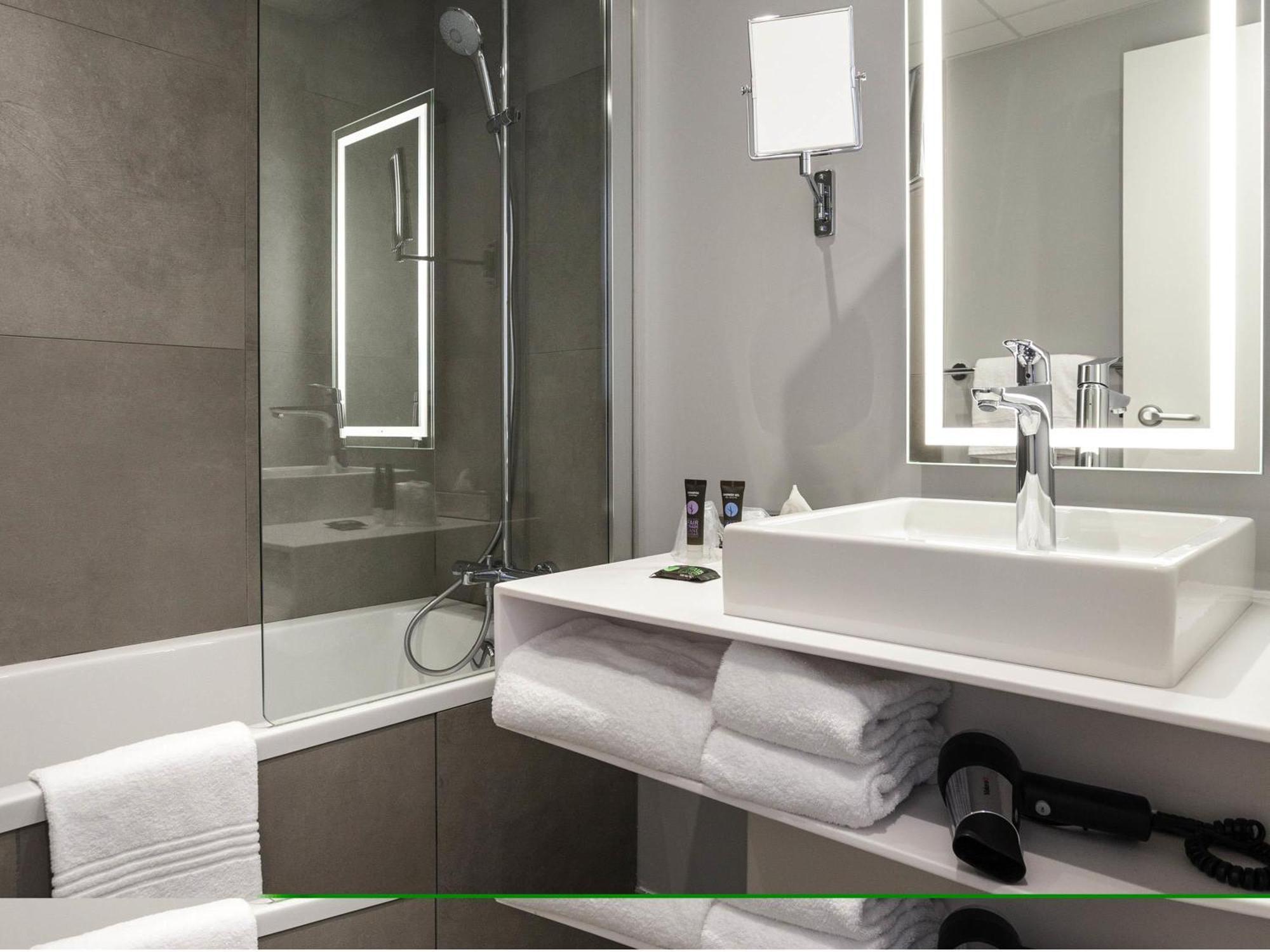 Classic Room with One Double Bed and One Single Bed