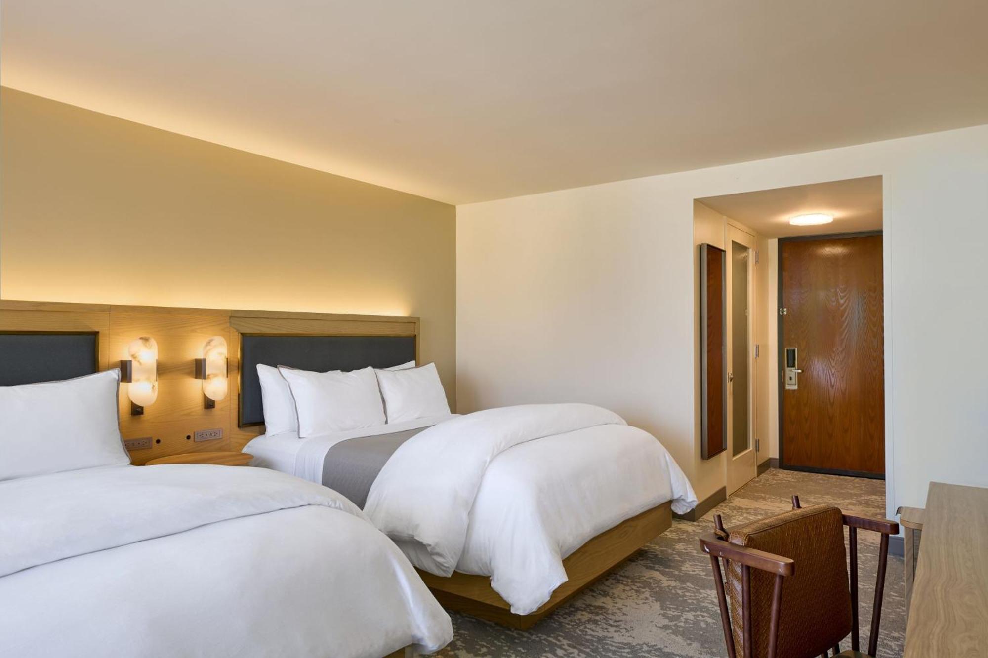Traditional Double Room with Two Queen Beds and Adapted Tub - Mobility Accessible