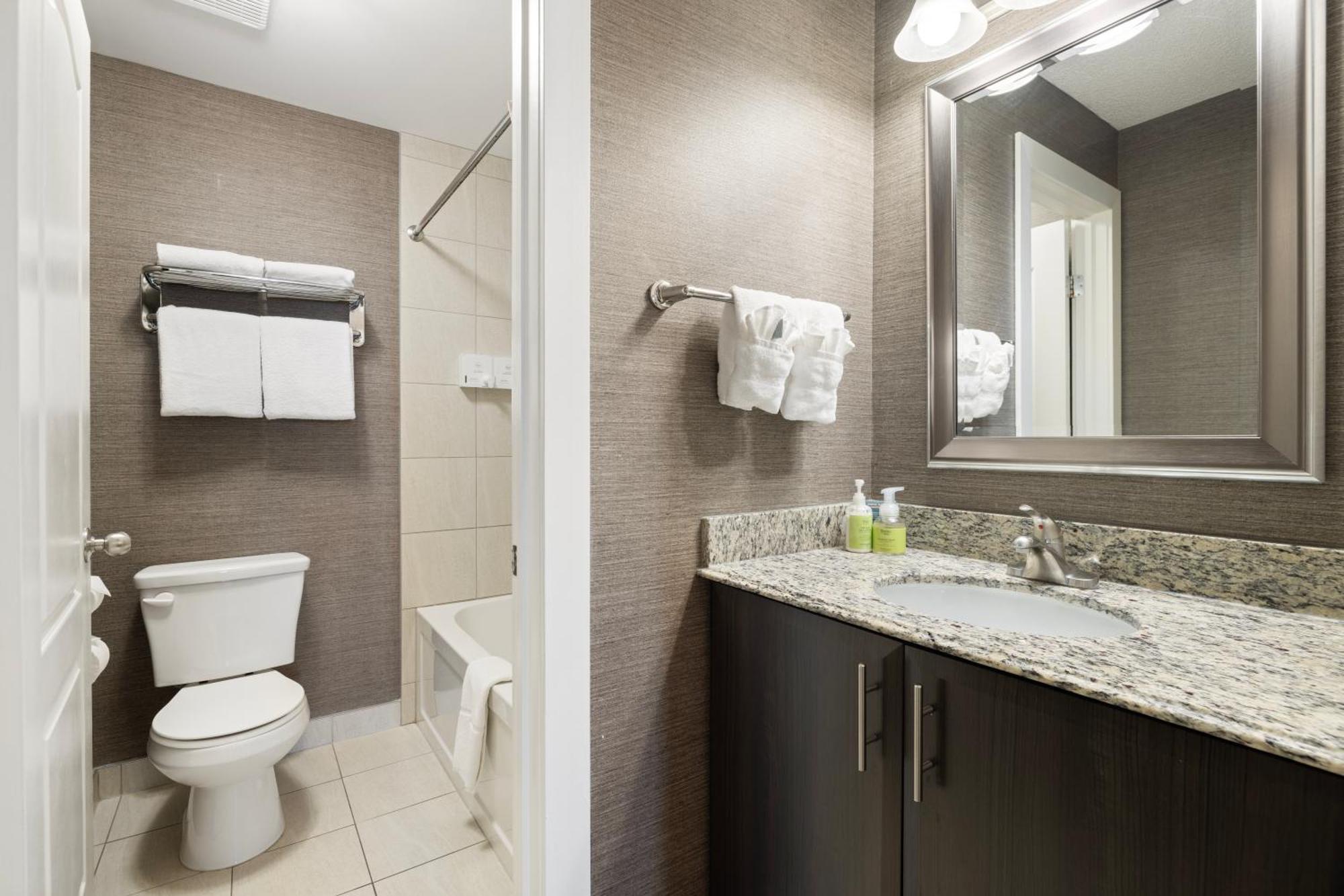 Superior 2 Bedroom Suite 2 Queen