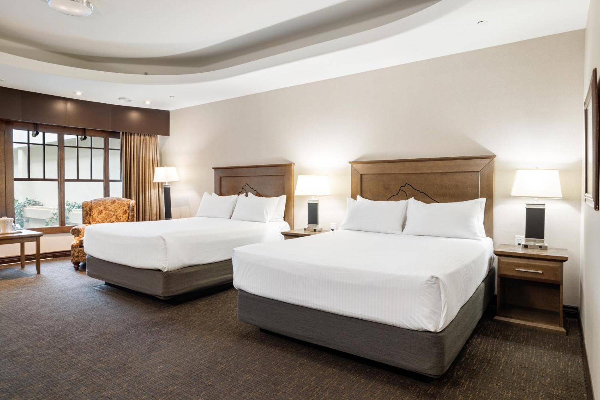 Standard 2 Queen Room