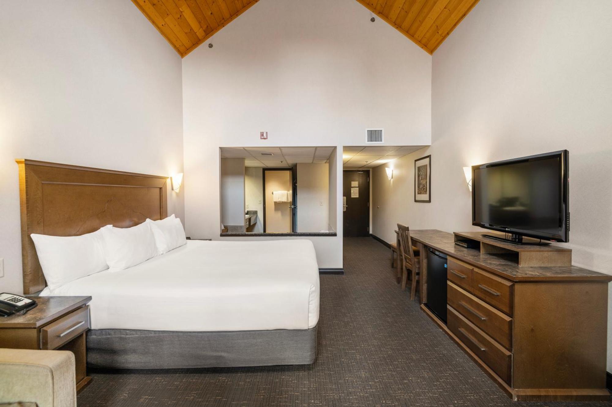 King Suite Jetted Tub