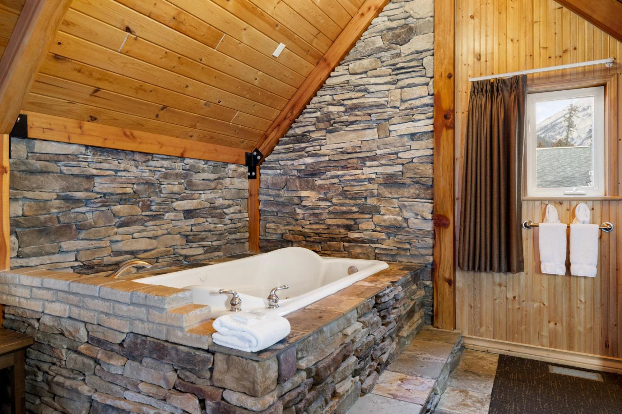 Superior Loft King Jetted Tub