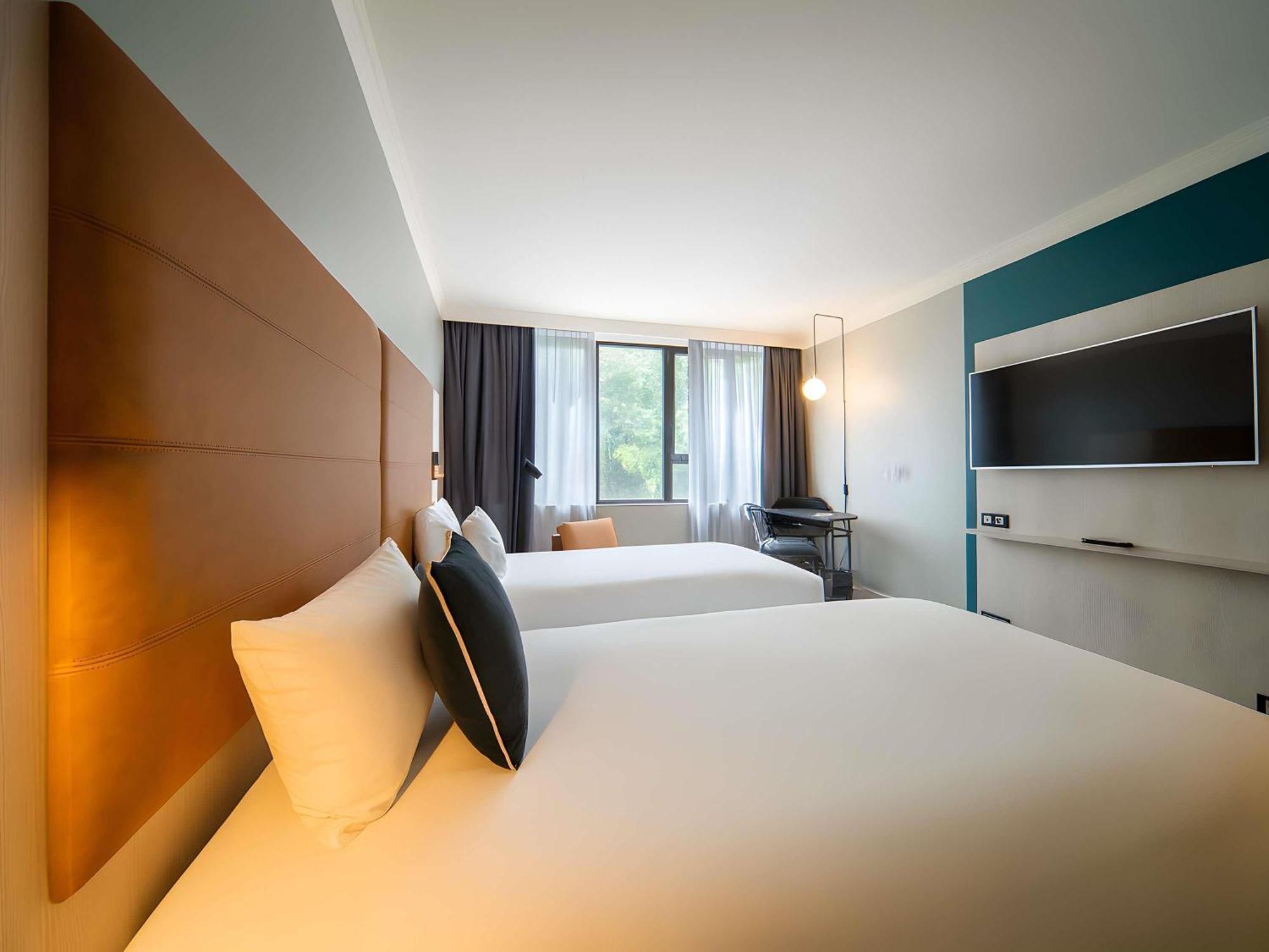Superior Twin Room City Side