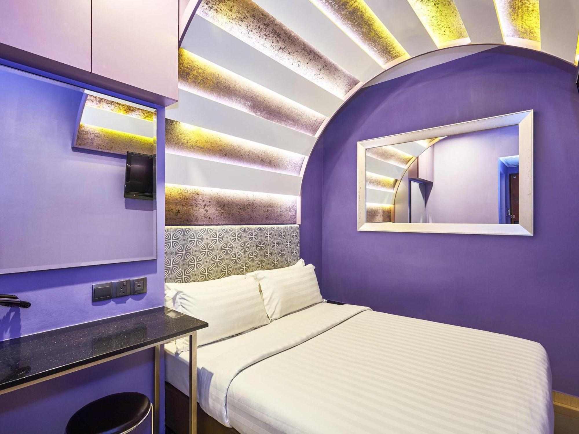 Deluxe Theme Room One Double Bed