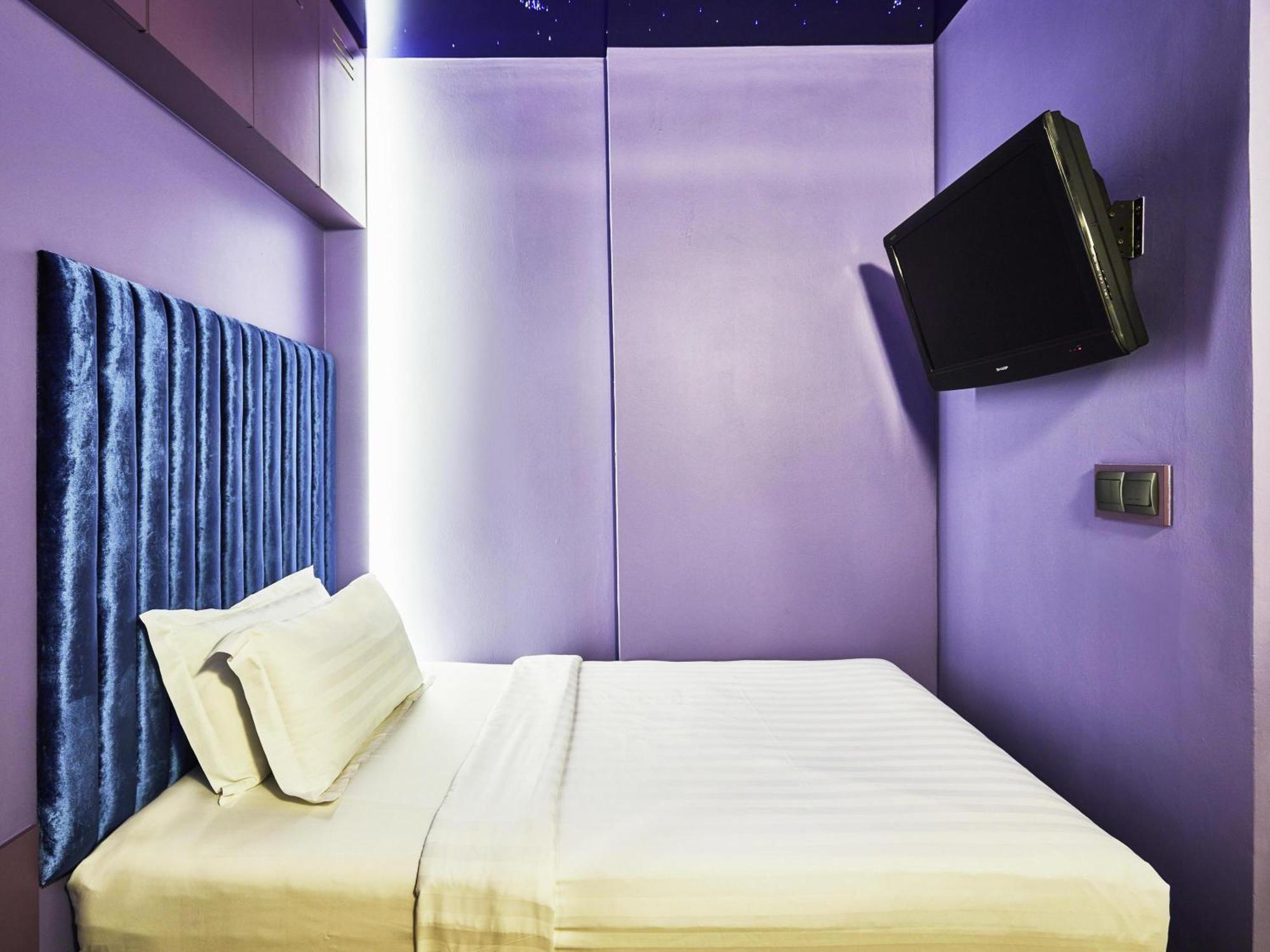 Deluxe Theme Room One Double Bed