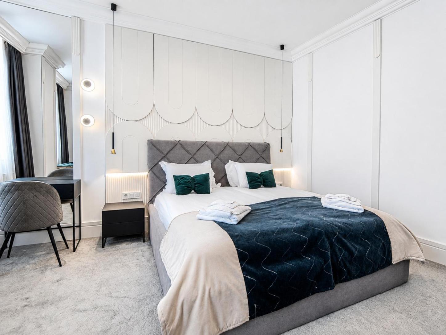 King Studio with Sofa Bed