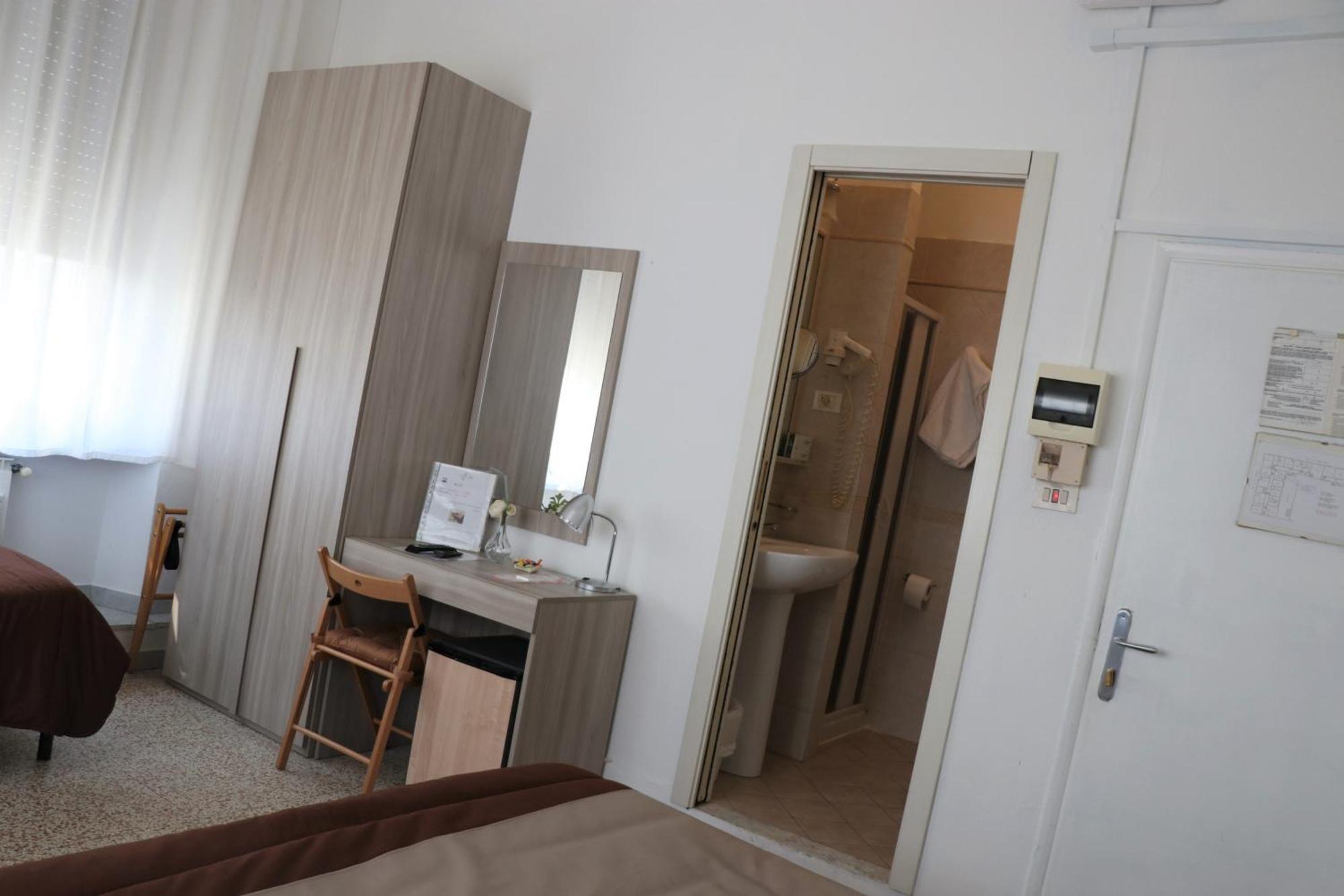 Economy Triple Room