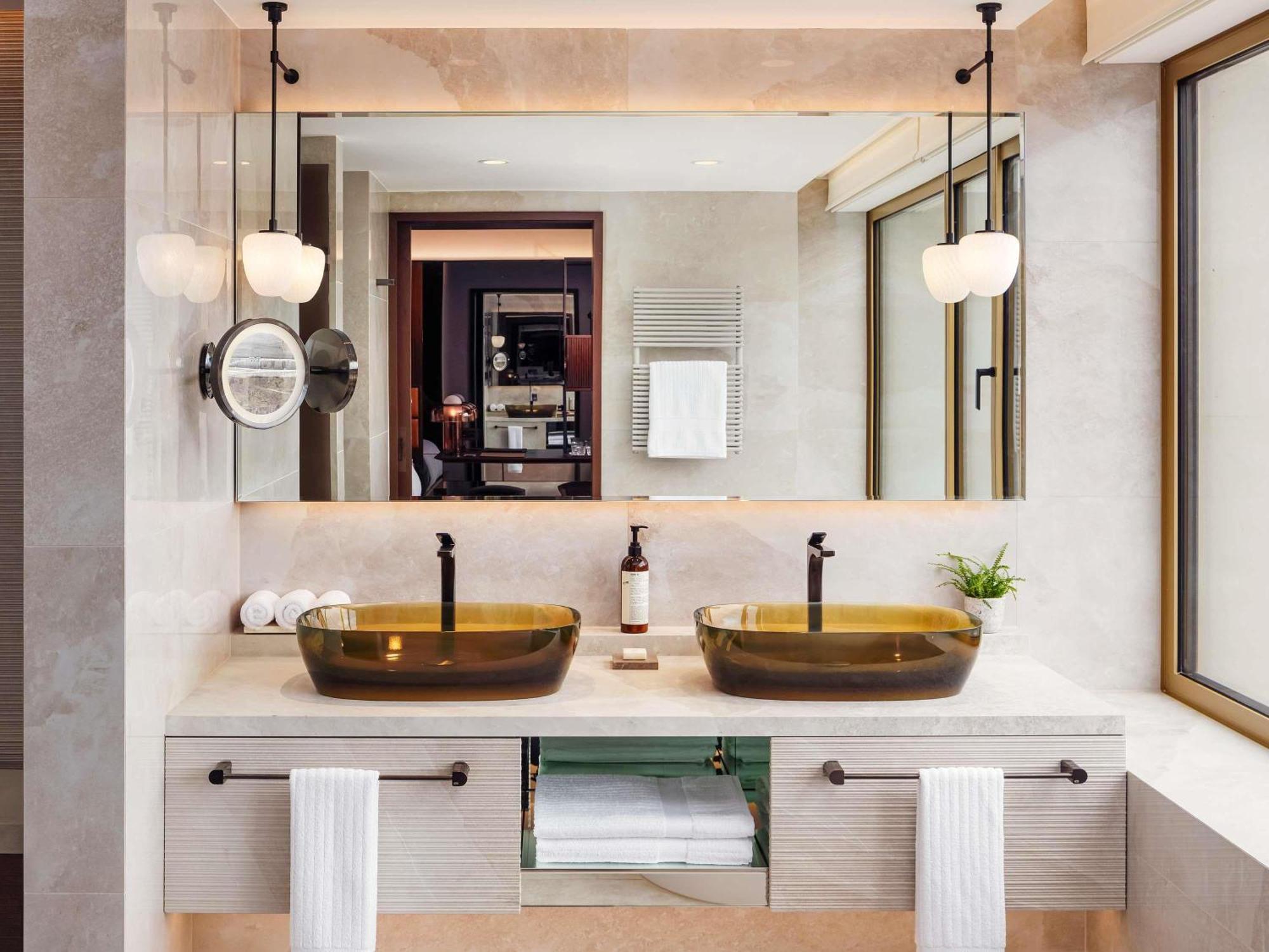 Signature Twin Room with River View
