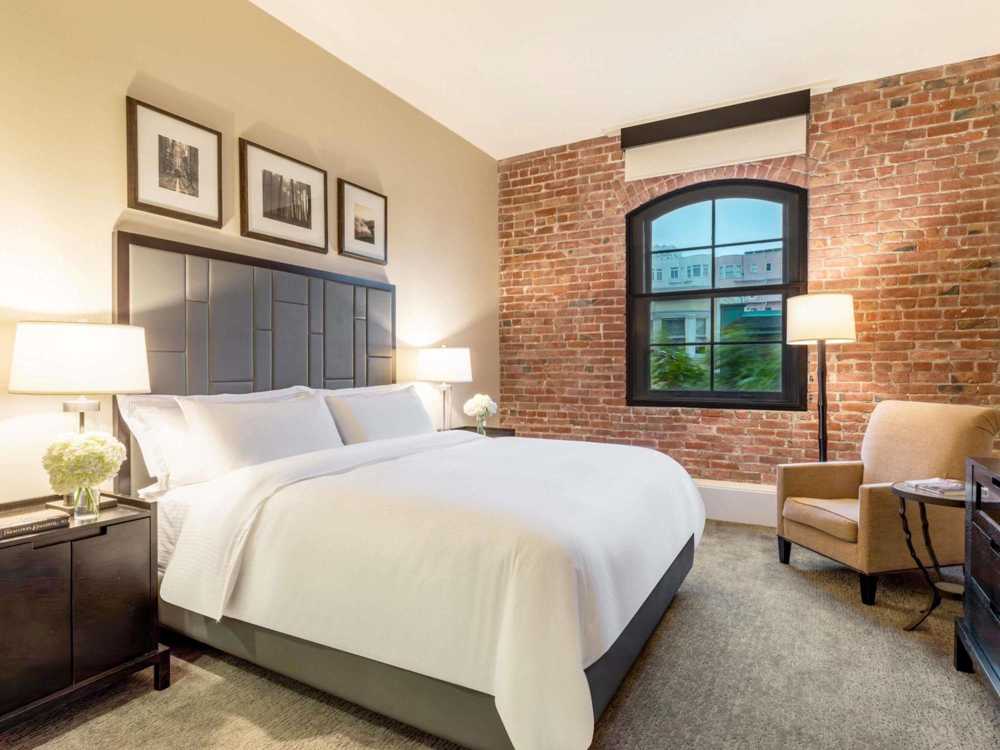 One Bedroom Residence One King Bed Sofa bed