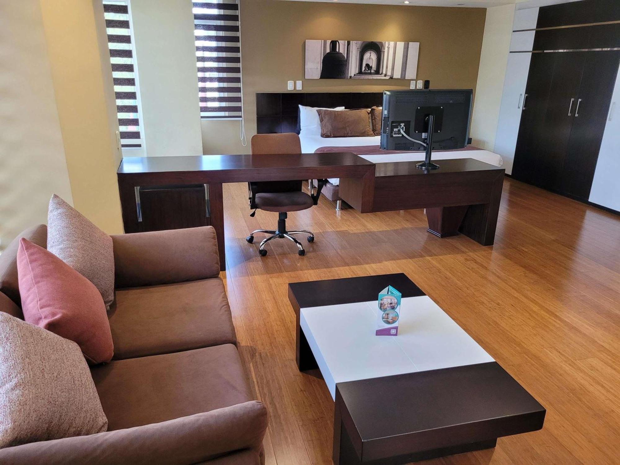 Executive King Studio