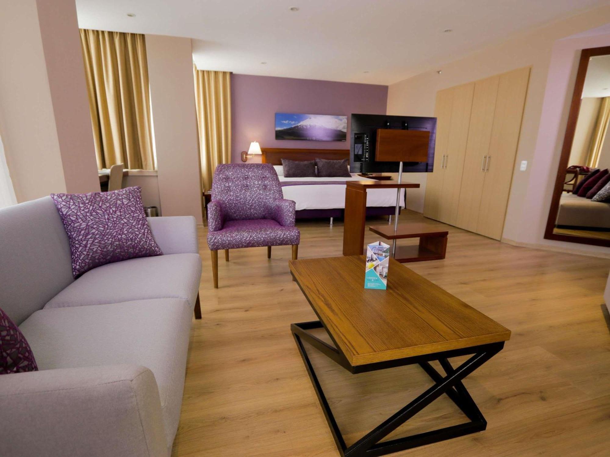 Superior King Suite