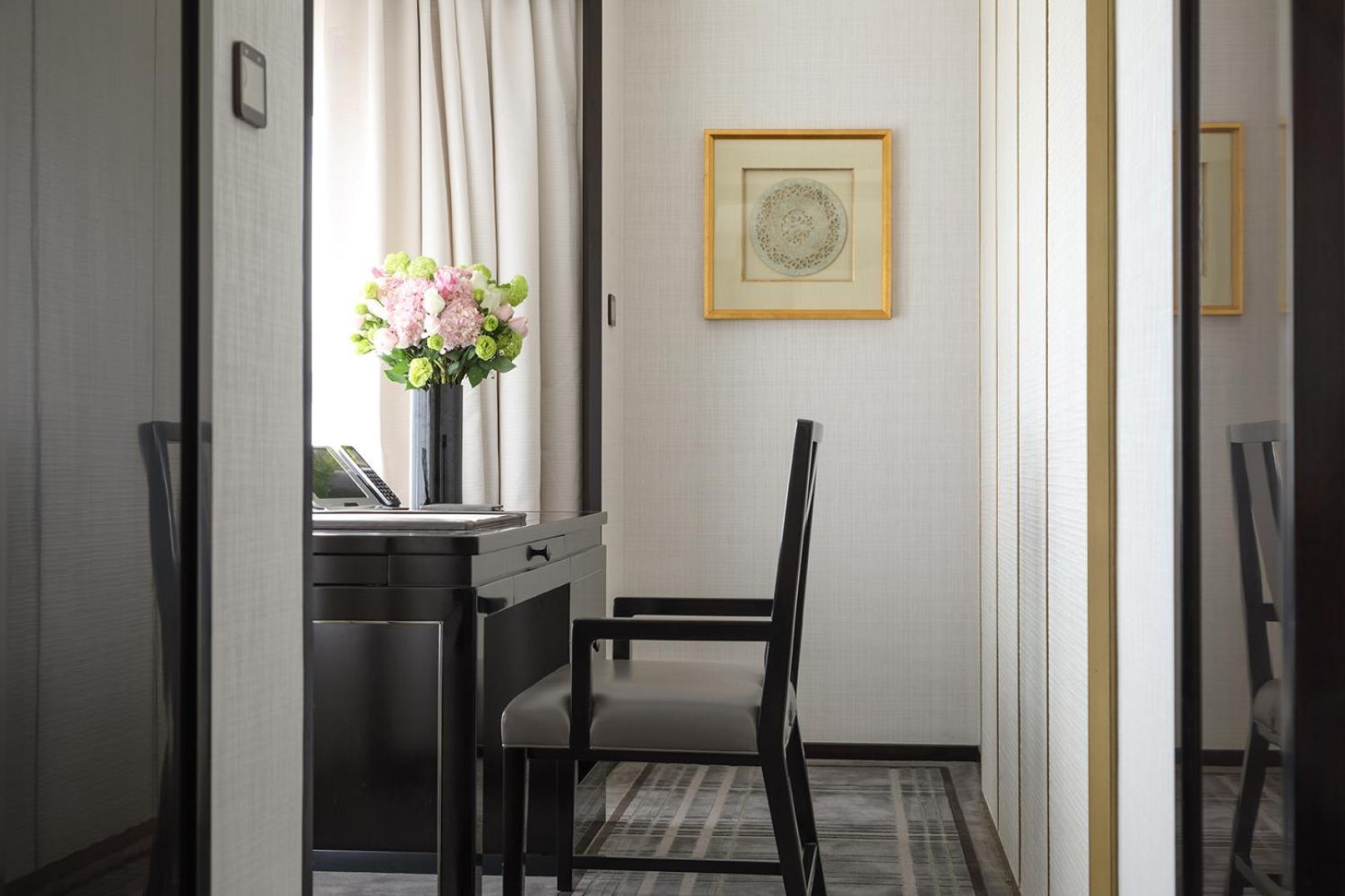 Deluxe King Suite