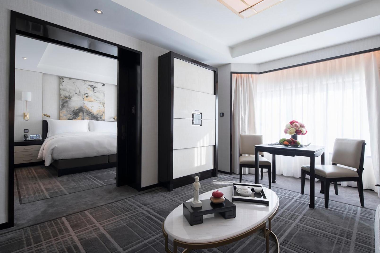 Deluxe King Suite