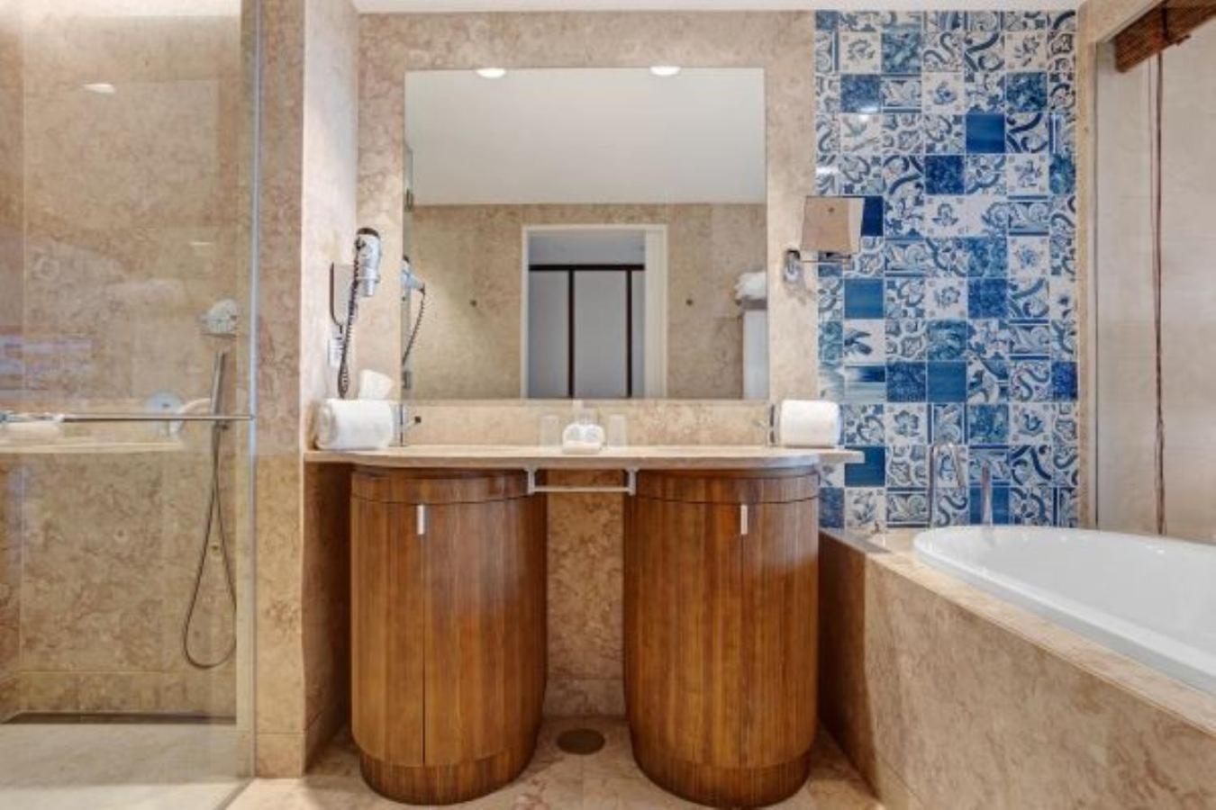 Double or Twin Room Sea View