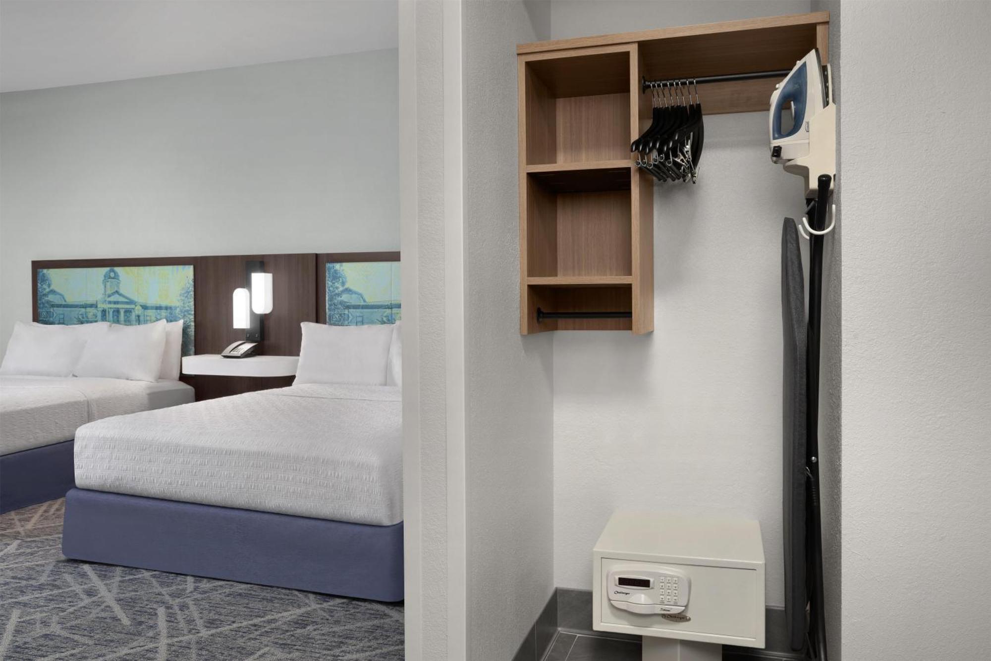 Room with Two Queen Beds - Non-Smoking