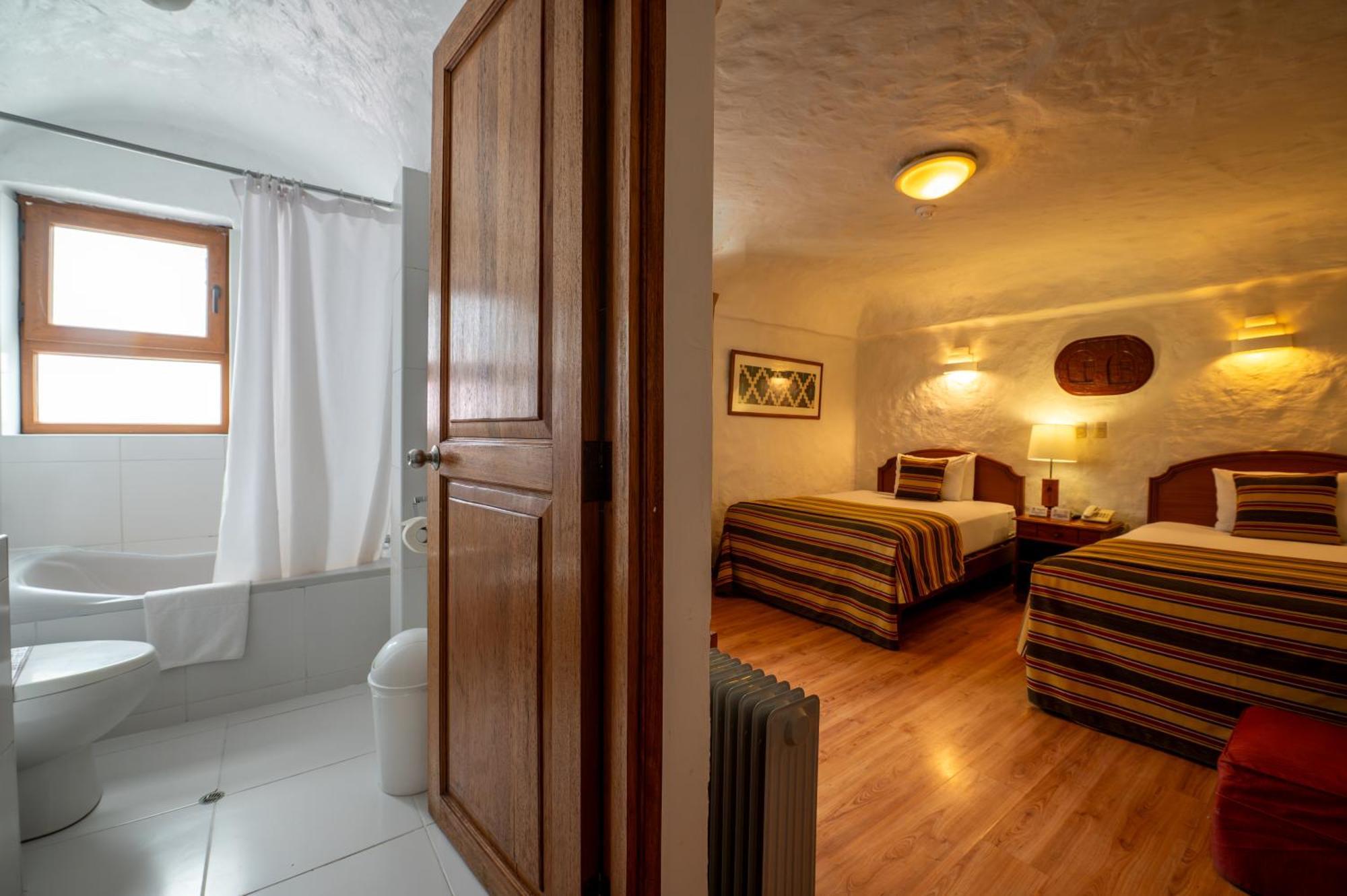 Quarto com Cama de Casal ou 2 de Solteiro